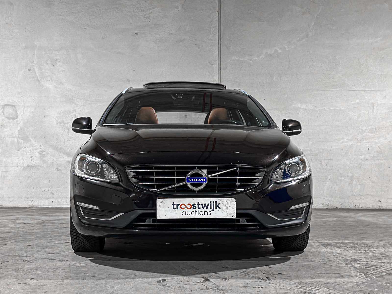 Volvo V60 2.4 D6 Twin Engine Summum 220hp 2015 Plug-In Hybrid, HR-946-F