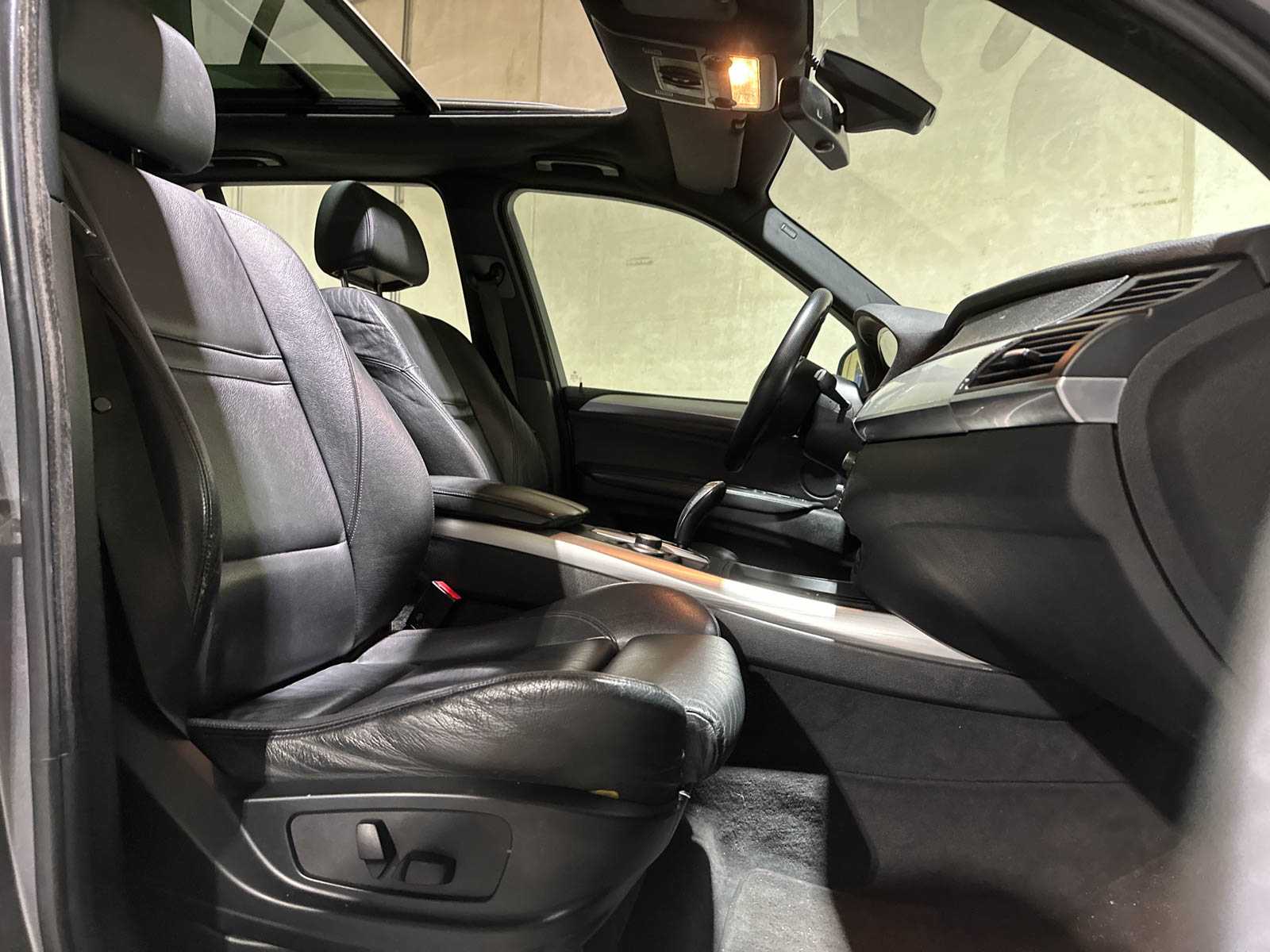 BMW X5 xDrive48i 4.8 V8 E70 355pk 2007, P-834-RB Youngtimer