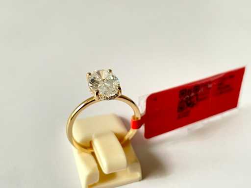 Anello in oro giallo 18 carati con diamante ovale da 3,01 ct - E/VS1