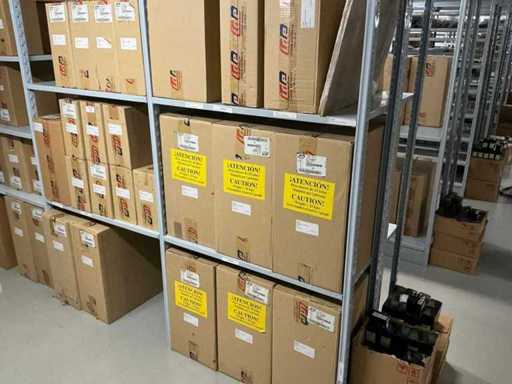 Serie de diverse dulapuri de perete ide PL ST și ușă interioară din tablă de oțel (10x)