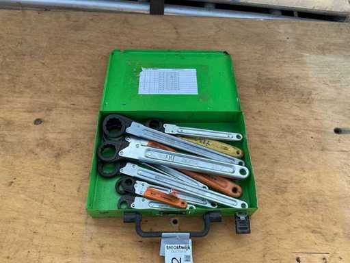 Cheie pentru piulițe de uniune cu clichet, cheie