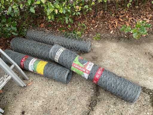 Roll of chicken wire (4x)