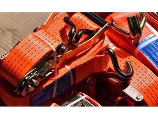 5 tonnes, 9 mètres, 10 pièces orange