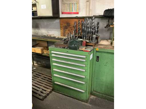 Assortiment draaigereedschap/accessoires, waaronder gereedschapsladekast