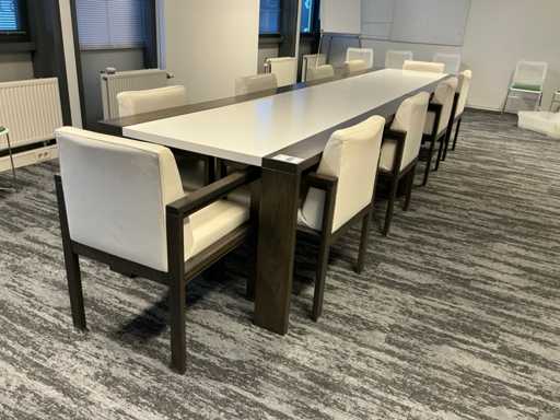 2 Vergadertafels met 10 vergaderstoelen