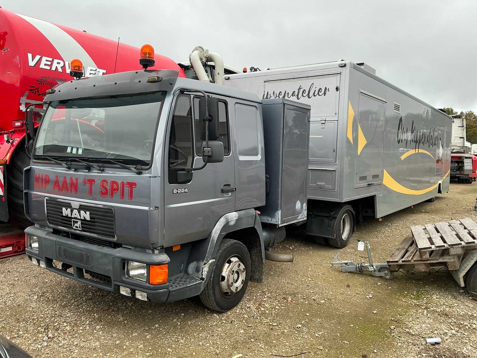 2000 MAN Truck with Market Truck