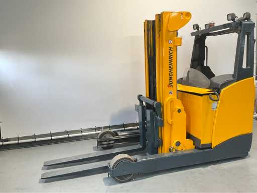 Jungheinrich ETV 320 Chariot élévateur à mât rétractable