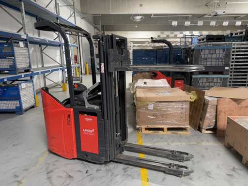 LINDE D14 Stacker