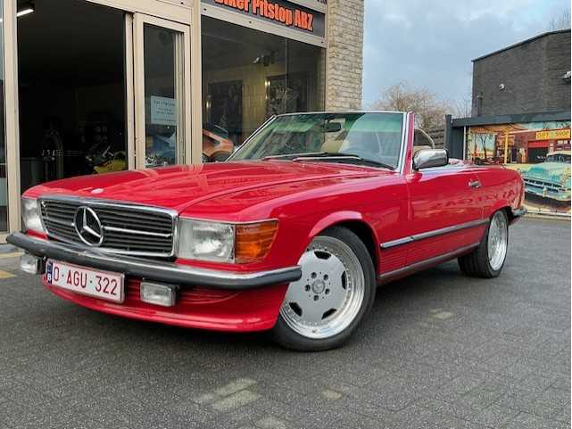 Mercedes – 560 SL – Classic car