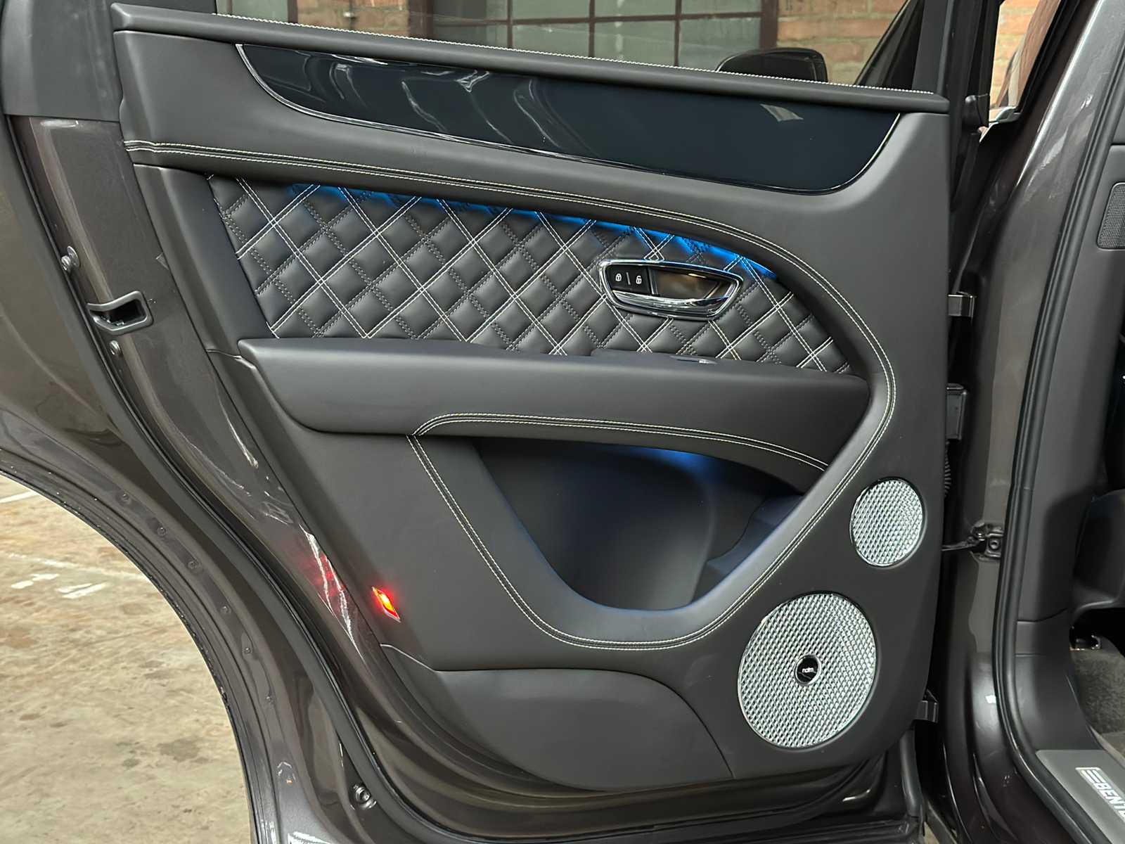 Bentley Bentayga 4.0 V8 First-Edition 550pk 2021