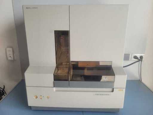 Toegepaste Biosystemen Hitachi - 3130XL - Genetische Analyzer