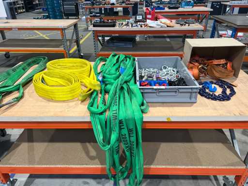 Mucho equipo de izado y tensión