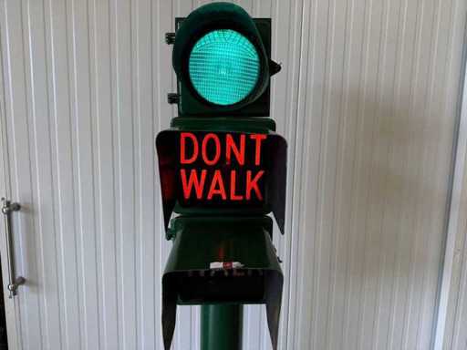 Singer - Eagle Signal - USA Stoplicht