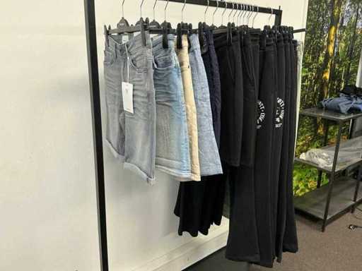 Partij diverse PurePath/HugoBoss/Lyle&Scott heren broeken/shorts/joggers (17x)