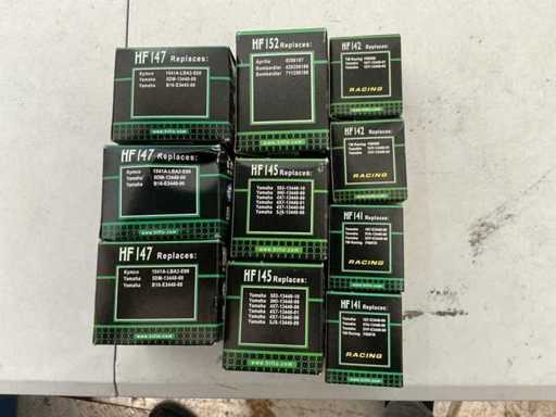 Lotti vari inclusi filtri dell'olio Moto