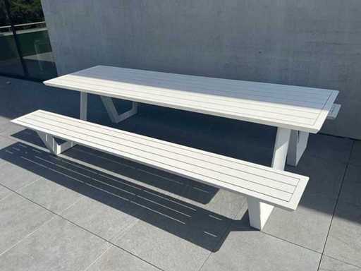 Bristol Felino Picnic Table