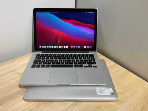 Apple MACBook Pro A1502 Laptop (2x)