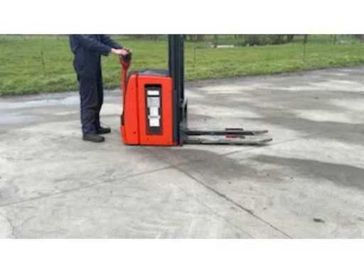 d699df31-ff5d-4044-a763-57424334def8.mp4