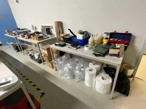 Batch of laboratory equipment