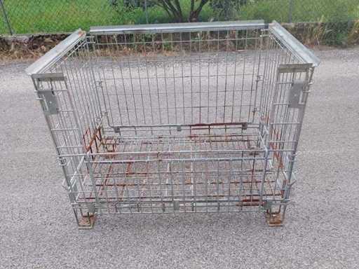Metalen mand met openbare zijkanten