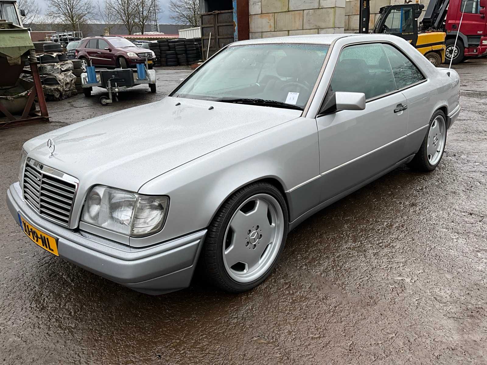 1987 Mercedes-benz 200-500 (W124) 230CE Passenger car