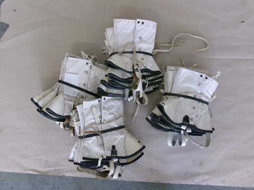 AT Gamaschen, teils defekt (R15) (60x)