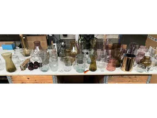 Mescola molti vasi in vetro vari