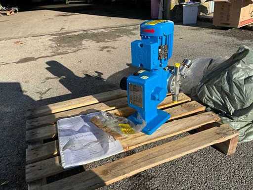 Hydrazine metering pump