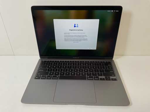 Apple MacBook Air 13”, Apple M1, 8 GB RAM, 121 GB NVMe Laptop