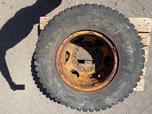 Michelin - Tire 9.00R20