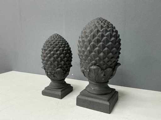 Statuia Grădinii Pinienzapfen (2x)