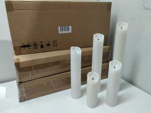 4 seturi cu 5 lumân?ri de cear? cu func?ie de pâlpâire.