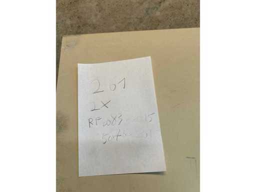 Fensterrahmen und Türen (2x)