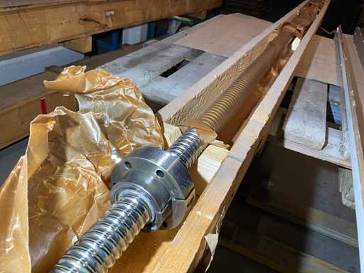 Șurub cu bile de precizie