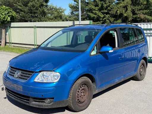VOLKSWAGEN TOURAN Samochod osobowy