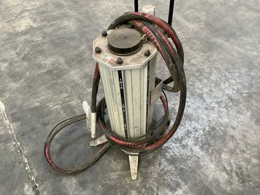 2010 Ibix 9 Sandblast Pot