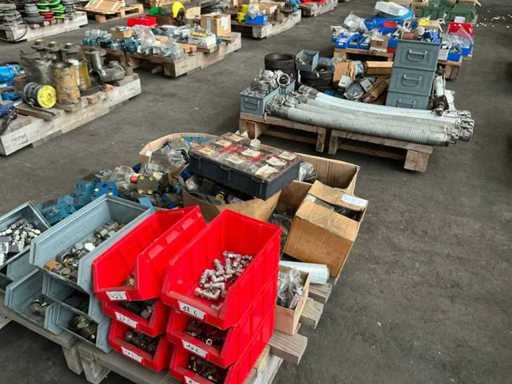 Partij diverse hydraulische onderdelen