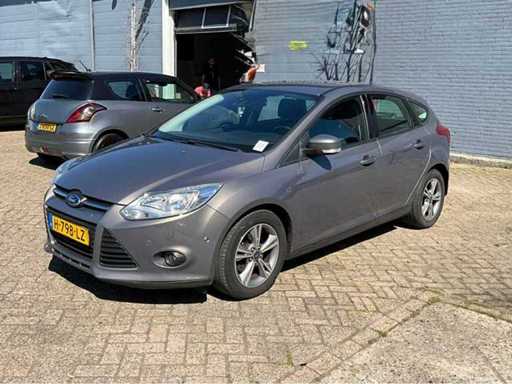 Ford Focus 1.0 EcoB z 2014 roku. Tytanowy wagon osobowy