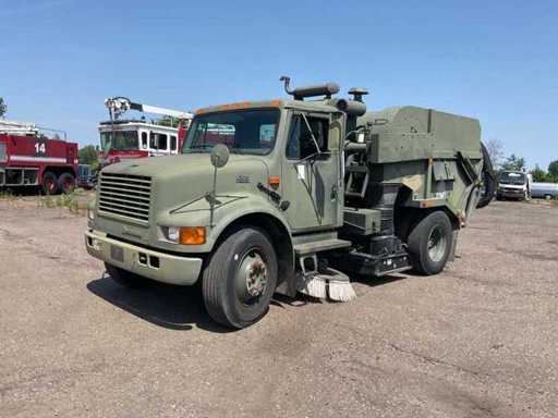 2000 Navistar 4700 4x2 Spazzatore semovente