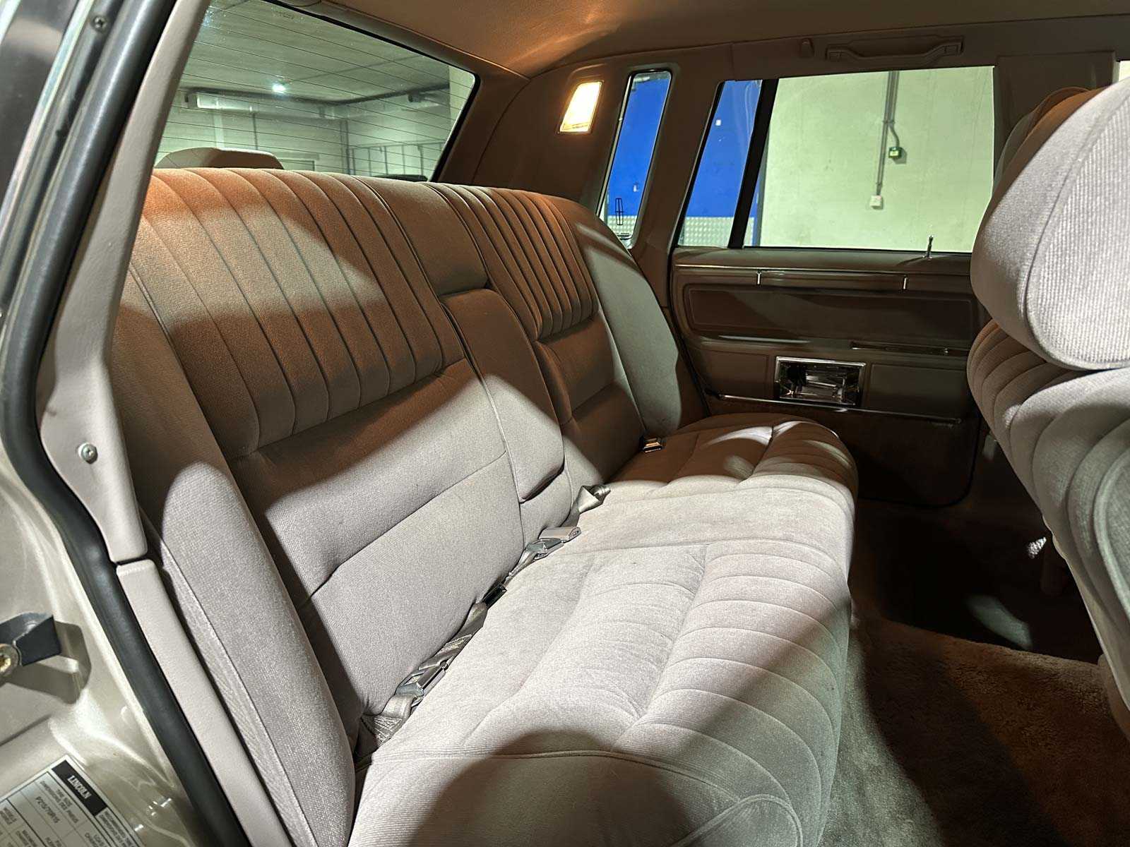 Lincoln Town Car 4.9 V8 Signature SD 160pk 1989, K-946-BX