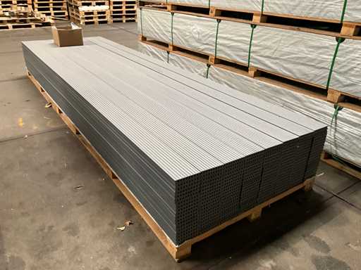 133x Verbundbrett, grau 400x14,5x2,1 cm mit Befestigungsklammern