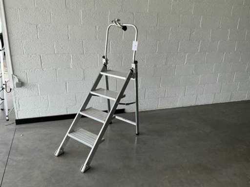 AH89-104 Stepladder