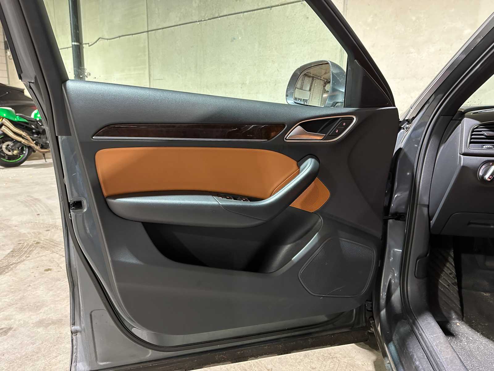 Audi Q3 2.0 TFSI Quattro S Edition 170pk 2012, L-800-RZ