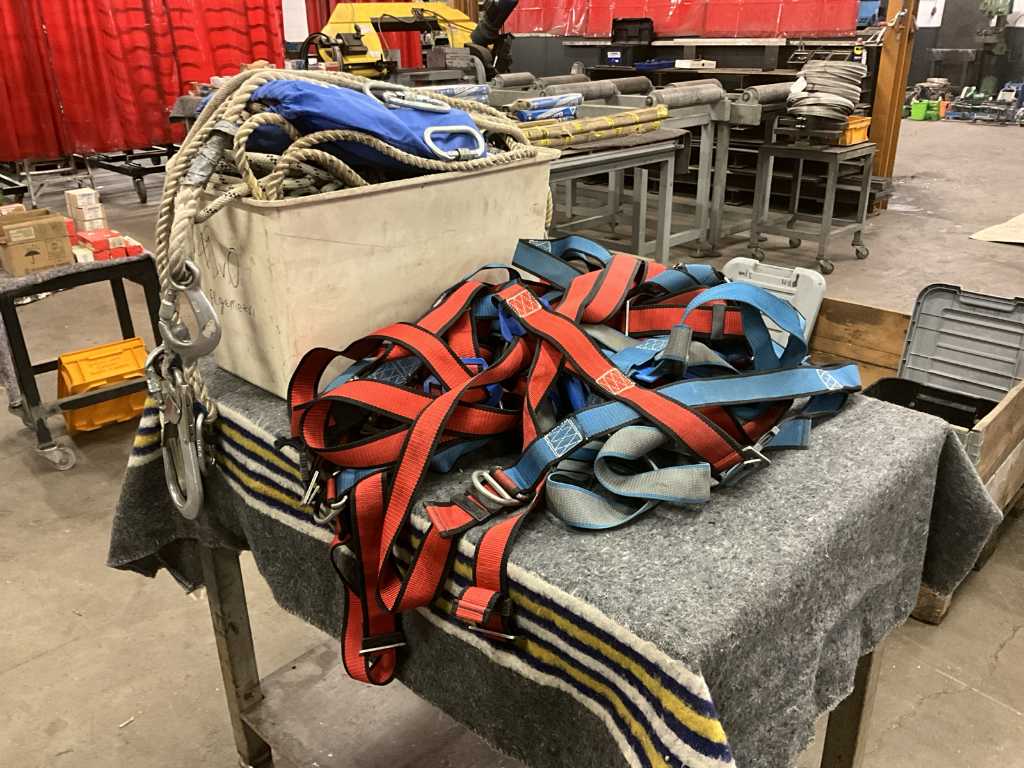 Safety harnesses and miscellaneous (6x)