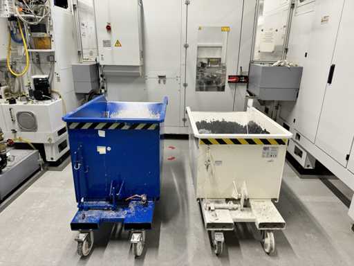   2 bennes basculantes / godets de ferraille