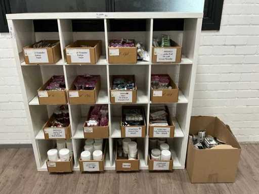 Nagel tattoo’s, acrylpoeder en verzorgingsproducten