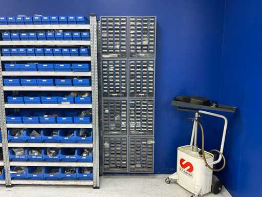 Assortimento di armadietti per attrezzature