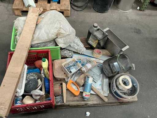 Batch of various building materials