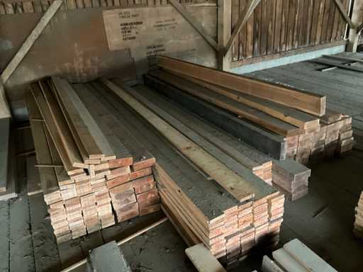 Poutres et planches en pin : premier choix (230x)