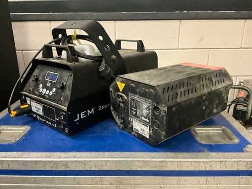 Martin JEM ZR25/Magnum Club Smoke Machine (2x)